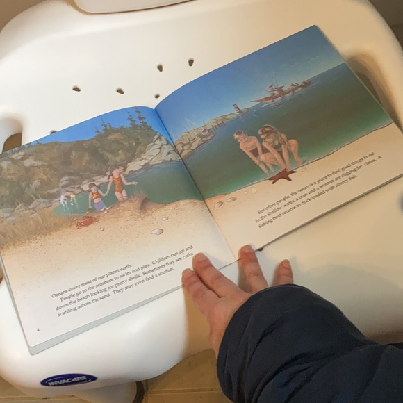 “Whales and Other Creatures of the Sea” kids book - Picture 7 of 16